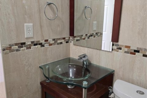 Villa ou maison à louer à Miami, Floride: 3 chambres, 133.22 m2 № 2404133 - photo 20