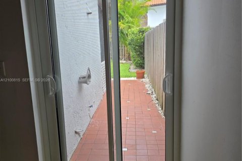 Villa ou maison à louer à Miami, Floride: 3 chambres, 133.22 m2 № 2404133 - photo 15