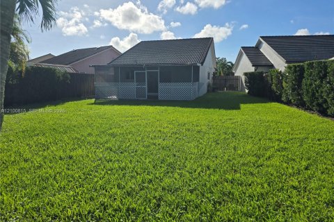 Villa ou maison à louer à Miami, Floride: 3 chambres, 133.22 m2 № 2404133 - photo 27