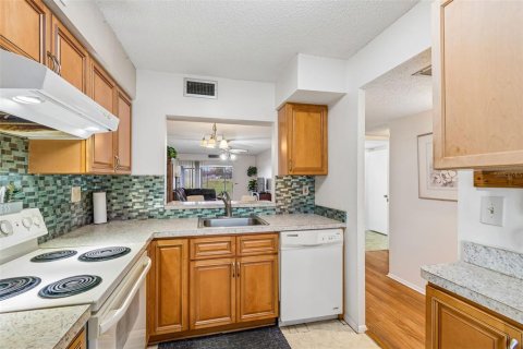 Condo in Port Richey, Florida, 2 bedrooms № 2223500 - photo 19