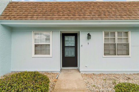 Condo in Port Richey, Florida, 2 bedrooms № 2223500 - photo 5