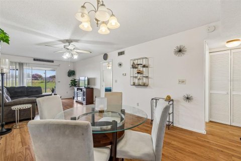 Condo in Port Richey, Florida, 2 bedrooms № 2223500 - photo 13