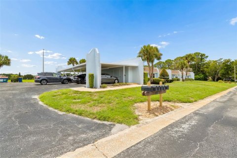Condo in Port Richey, Florida, 2 bedrooms № 2223500 - photo 3