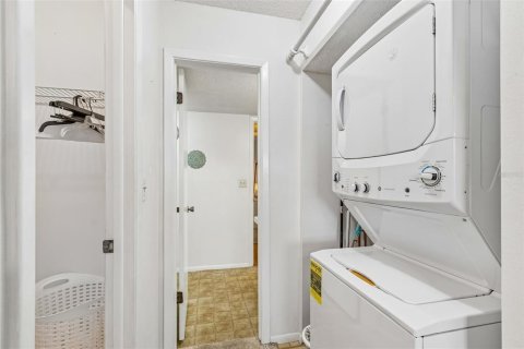 Condo in Port Richey, Florida, 2 bedrooms № 2223500 - photo 30