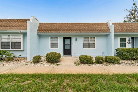Condo in Port Richey, Florida, 2 bedrooms № 2223500 - photo 4