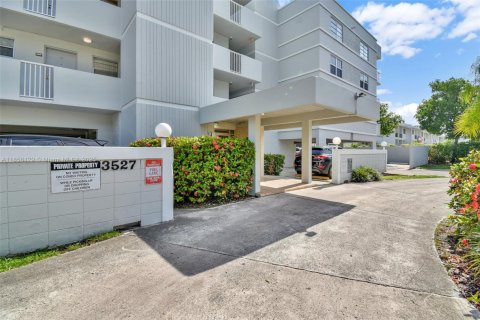 Copropriété à louer à North Miami Beach, Floride: 1 chambre, 69.68 m2 № 1882056 - photo 19