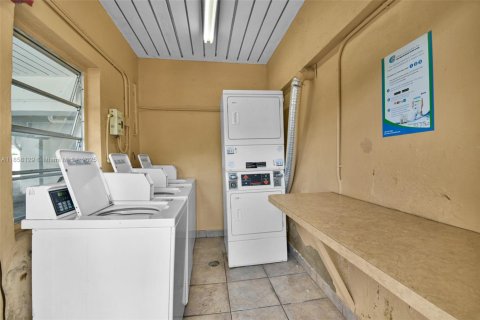 Copropriété à louer à North Miami Beach, Floride: 1 chambre, 69.68 m2 № 1882056 - photo 17