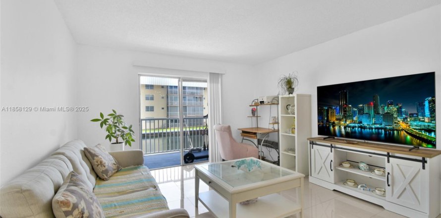 Condo à North Miami Beach, Floride, 1 chambre  № 1882056