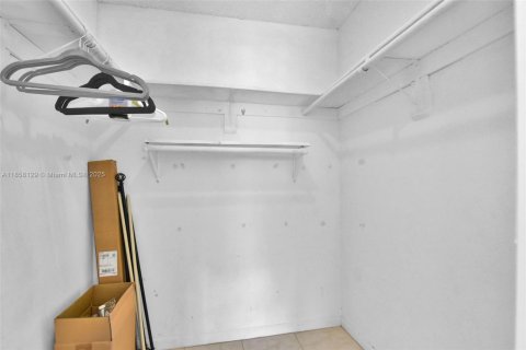 Copropriété à louer à North Miami Beach, Floride: 1 chambre, 69.68 m2 № 1882056 - photo 9