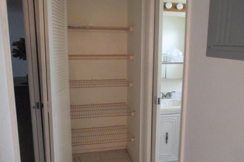 Apartamento en alquiler en West Palm Beach, Florida, 1 dormitorio, 61.41 m2 № 2083451 - foto 11