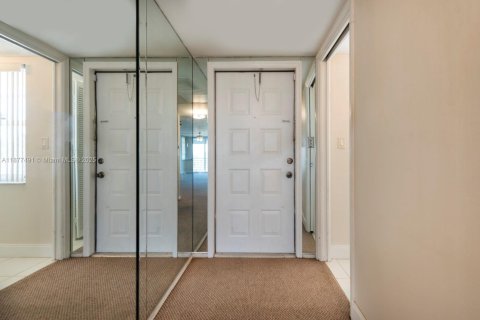 Condo in Pompano Beach, Florida, 3 bedrooms № 1924321 - photo 21