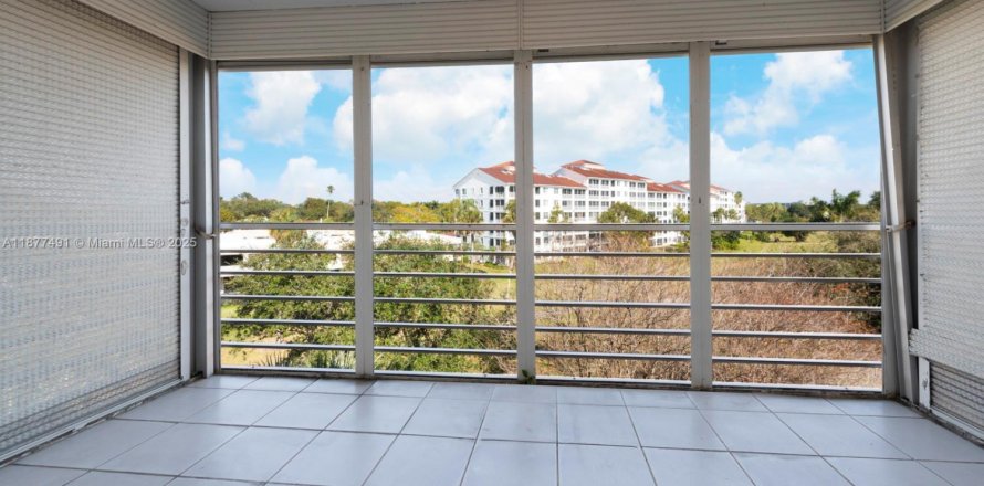Condo in Pompano Beach, Florida, 3 bedrooms № 1924321