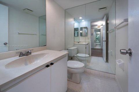 Condo in Pompano Beach, Florida, 3 bedrooms № 1924321 - photo 13