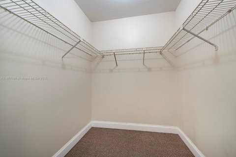 Condo in Pompano Beach, Florida, 3 bedrooms № 1924321 - photo 20