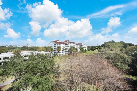 Condo in Pompano Beach, Florida, 3 bedrooms № 1924321 - photo 5