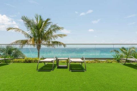 Condo in Sunny Isles Beach, Florida, 2 bedrooms  № 2026950 - photo 22