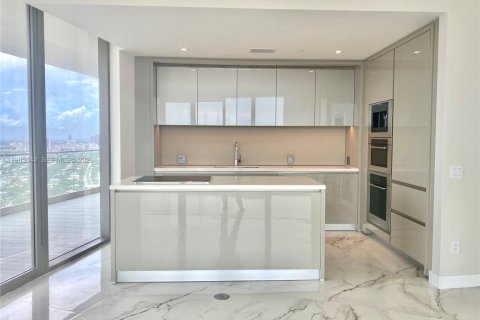 Condo in Sunny Isles Beach, Florida, 2 bedrooms  № 2026950 - photo 5