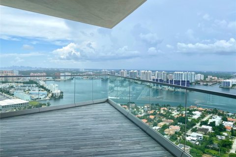 Condo in Sunny Isles Beach, Florida, 2 bedrooms  № 2026950 - photo 2