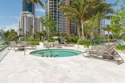 Condo in Sunny Isles Beach, Florida, 2 bedrooms  № 2026950 - photo 26