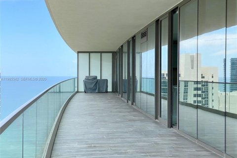 Condo in Sunny Isles Beach, Florida, 2 bedrooms  № 2026950 - photo 4