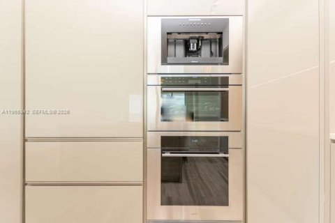 Condo in Sunny Isles Beach, Florida, 2 bedrooms  № 2026950 - photo 20