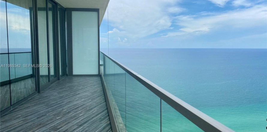 Condo in Sunny Isles Beach, Florida, 2 bedrooms  № 2026950