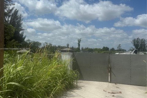 Купить коммерческую недвижимость в Майами, Флорида № 1939855 - фото 1