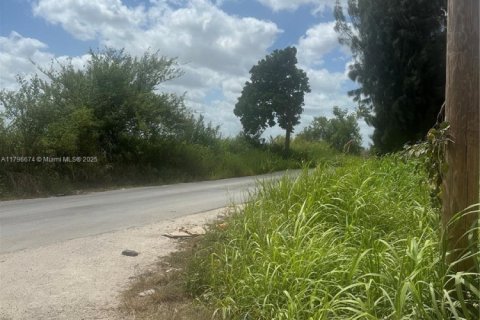 Купить коммерческую недвижимость в Майами, Флорида № 1939855 - фото 2