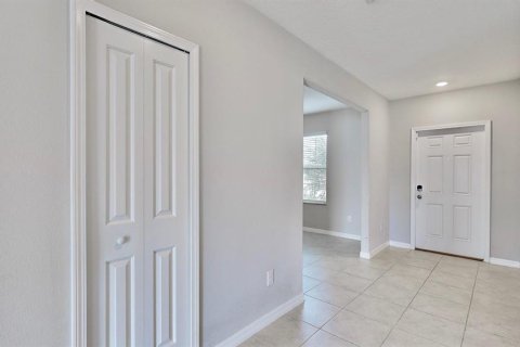 House in Zephyrhills, Florida 4 bedrooms, 240.52 sq.m. № 1511170 - photo 6