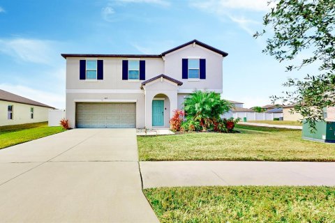 House in Zephyrhills, Florida 4 bedrooms, 240.52 sq.m. № 1511170 - photo 1