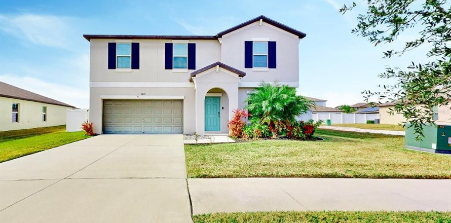 House in Zephyrhills, Florida 4 bedrooms, 240.52 sq.m. № 1511170