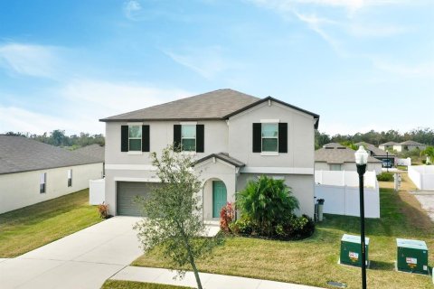 House in Zephyrhills, Florida 4 bedrooms, 240.52 sq.m. № 1511170 - photo 2