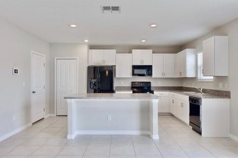 House in Zephyrhills, Florida 4 bedrooms, 240.52 sq.m. № 1511170 - photo 11