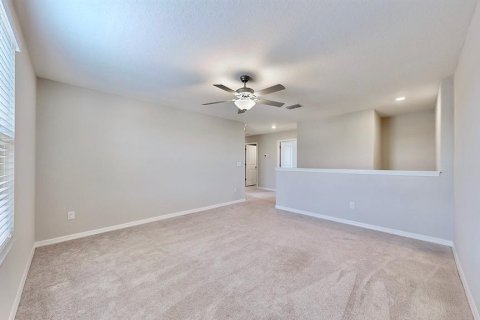 House in Zephyrhills, Florida 4 bedrooms, 240.52 sq.m. № 1511170 - photo 14