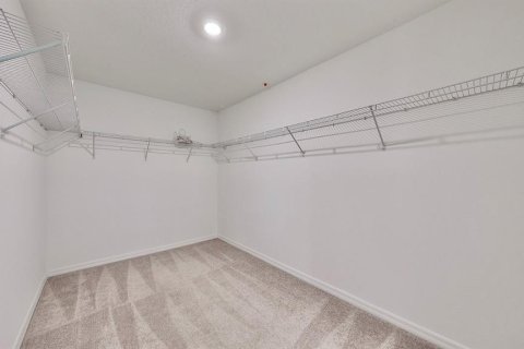 House in Zephyrhills, Florida 4 bedrooms, 240.52 sq.m. № 1511170 - photo 21