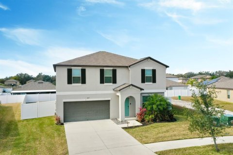 House in Zephyrhills, Florida 4 bedrooms, 240.52 sq.m. № 1511170 - photo 3