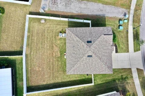 House in Zephyrhills, Florida 4 bedrooms, 240.52 sq.m. № 1511170 - photo 4