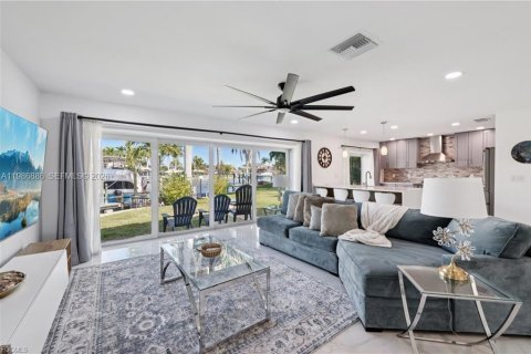 Casa en venta en Cape Coral, Florida, 4 dormitorios № 2186263 - foto 6