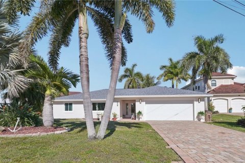 Casa en venta en Cape Coral, Florida, 4 dormitorios № 2186263 - foto 5