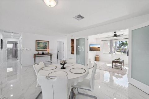 Casa en venta en Cape Coral, Florida, 4 dormitorios № 2186263 - foto 13