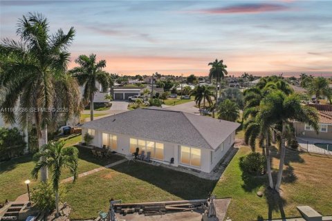 Casa en venta en Cape Coral, Florida, 4 dormitorios № 2186263 - foto 4