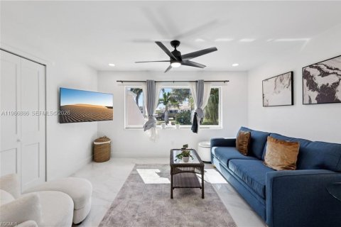 Casa en venta en Cape Coral, Florida, 4 dormitorios № 2186263 - foto 11