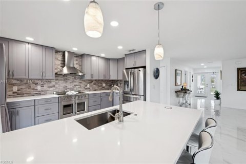 Casa en venta en Cape Coral, Florida, 4 dormitorios № 2186263 - foto 18