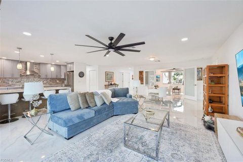 Casa en venta en Cape Coral, Florida, 4 dormitorios № 2186263 - foto 3