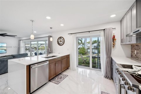 Casa en venta en Cape Coral, Florida, 4 dormitorios № 2186263 - foto 17