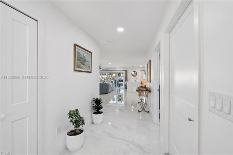 Casa en venta en Cape Coral, Florida, 4 dormitorios № 2186263 - foto 19