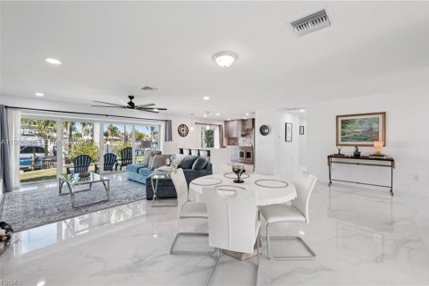 Casa en venta en Cape Coral, Florida, 4 dormitorios № 2186263 - foto 14