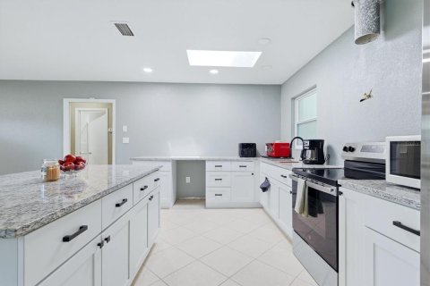 Casa en venta en Port Charlotte, Florida, 2 dormitorios, 146.6 m2 № 2349892 - foto 12
