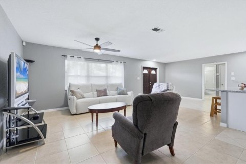Casa en venta en Port Charlotte, Florida, 2 dormitorios, 146.6 m2 № 2349892 - foto 6