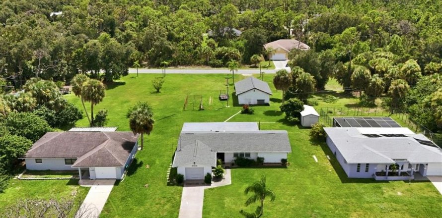 Casa en Port Charlotte, Florida 2 dormitorios, 146.6 m2 № 2349892